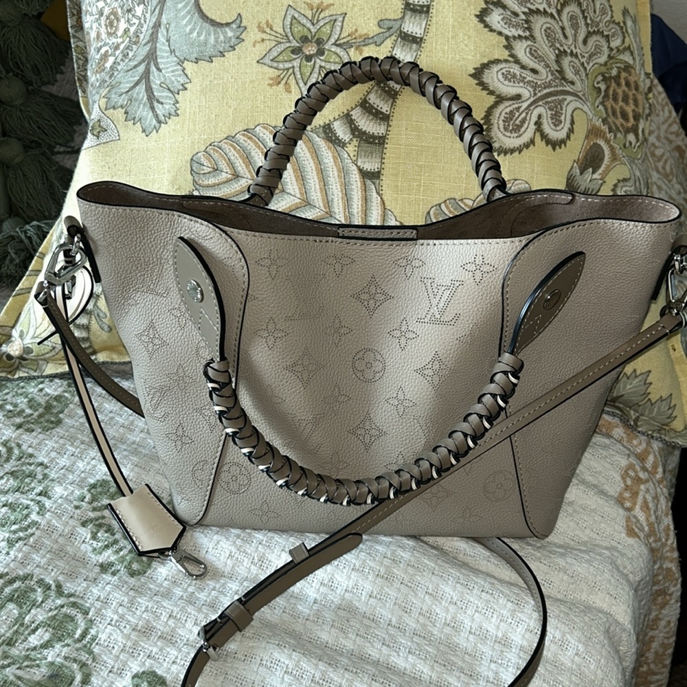 RARE Louis Vuitton Mahina Hina braided handles crossbody tote